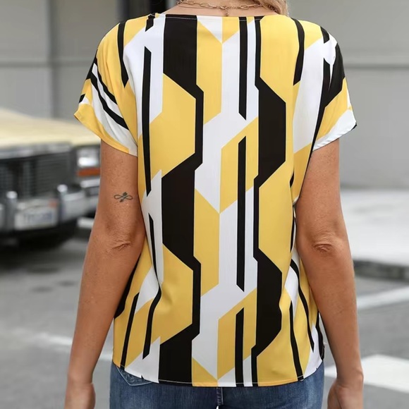 EUC Yellow Black White Geometrical Short Sleeve Blouse - Picture 3 of 4